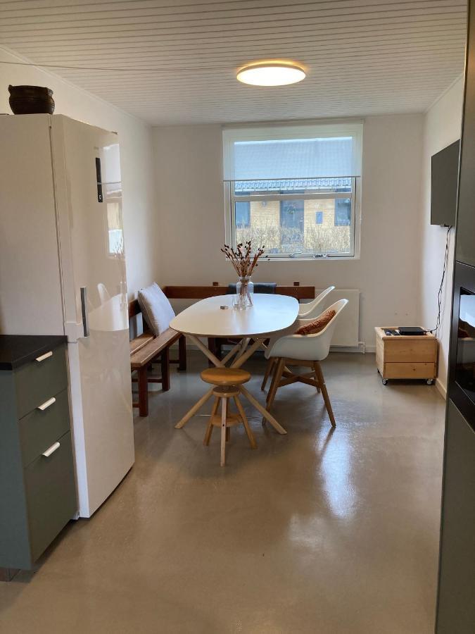 Villa Med Private Vaerelser Delt Badevaerelse/Kokken, Viby Sj. Экстерьер фото